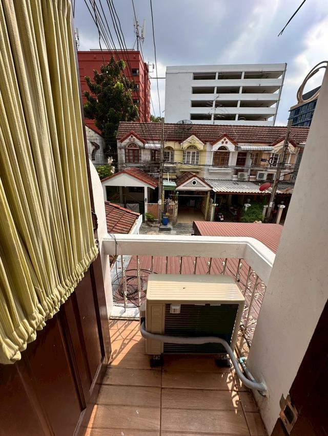 เช่าทาวเฮ้าส์ 2 ชั้น  ซอยลาดพร้าว 130/1 ใกล้รถไฟฟ้าสีเหลือง ซอย ลาดพร้าว 101 ทำเลดี  12