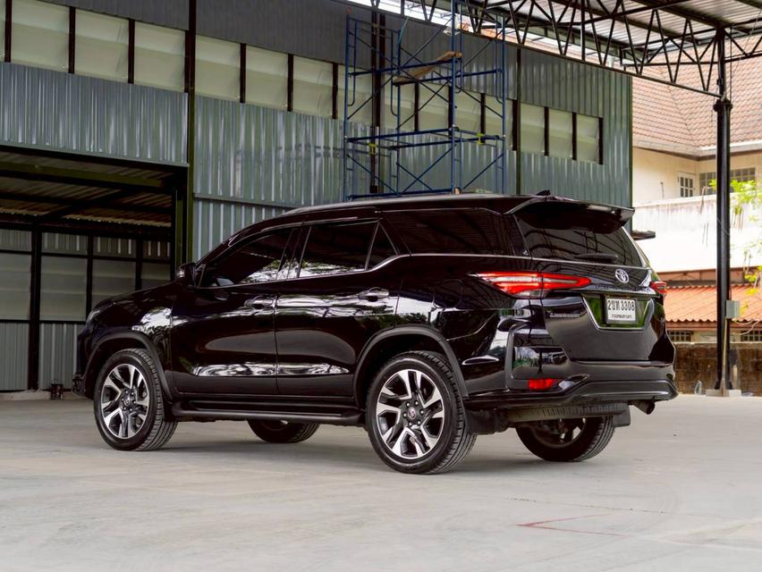 Toyota Fortuner 2.4 Legender 4WD ปี 2021