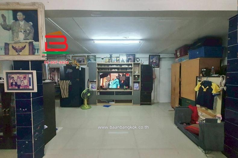 บ้านเดี่ยว หมู่บ้าน ปิ่นเจริญ 1 (ซอยสรณคมน์ 19) เนื้อที่ 30 ตรว. ใกล้สนามบินดอนเมือง ถนนสรงประภา แขวงสีกัน เขตดอนเมือง กรุงเทพฯ 7