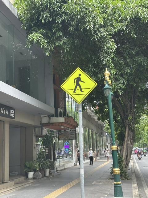 ให้เช่าอาคารพาณิชย์ 3 ชั้น 1 คูหา ติดหน้าถนนเมน สุขุมวิท ใกล้ Emquatier 500 เมตร ใกล้ BTS พร้อมพงษ์ ทำเลดีมาก แหล่งอาศัย 3