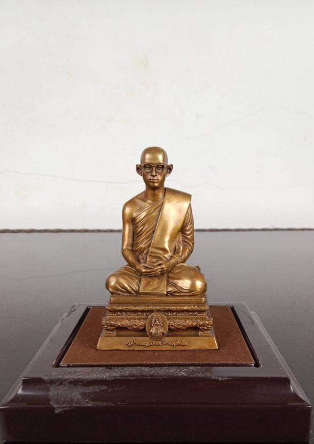 668.พระบรมรูปในหลวงทรงผนวช พลังแผ่นดิน ปี 2554 รูปย่อยที่ 2