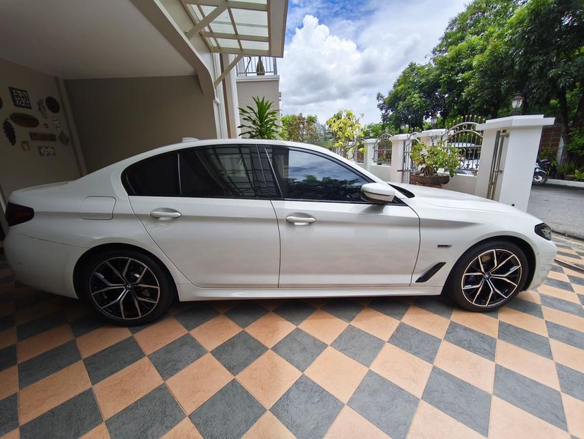 รหัสรถ KPV567 2022 BMW 530e Msprort 17