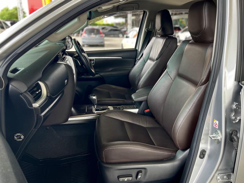 2018 TOYOTA FORTUNER 2.4 V 4WD สีเทา ไมล์ 147768 กม.  16