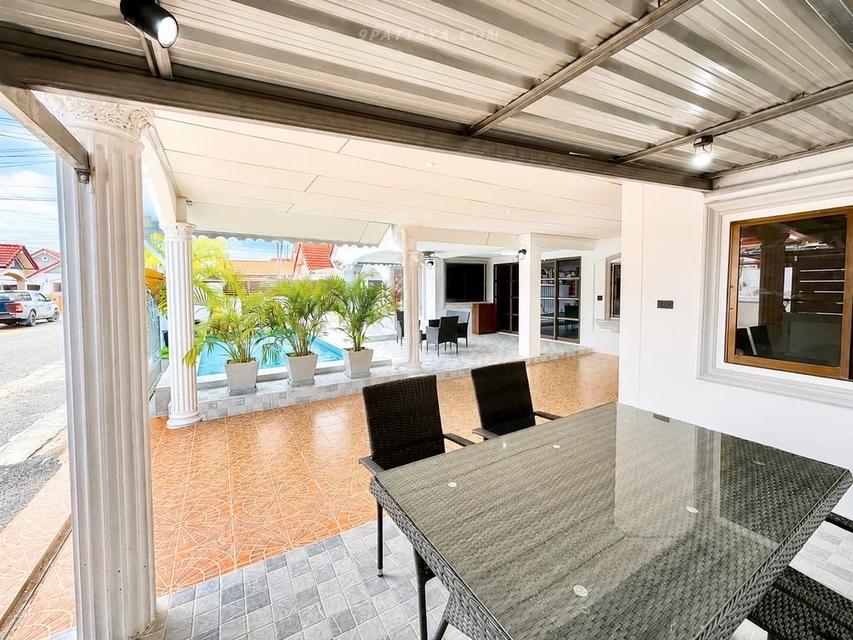 For Sale — House at Wantana Village, Pattanakarn Soi 1Good location house with easy access to Nern Plub Wan and Siam Country Club area. 4 bedrooms 9