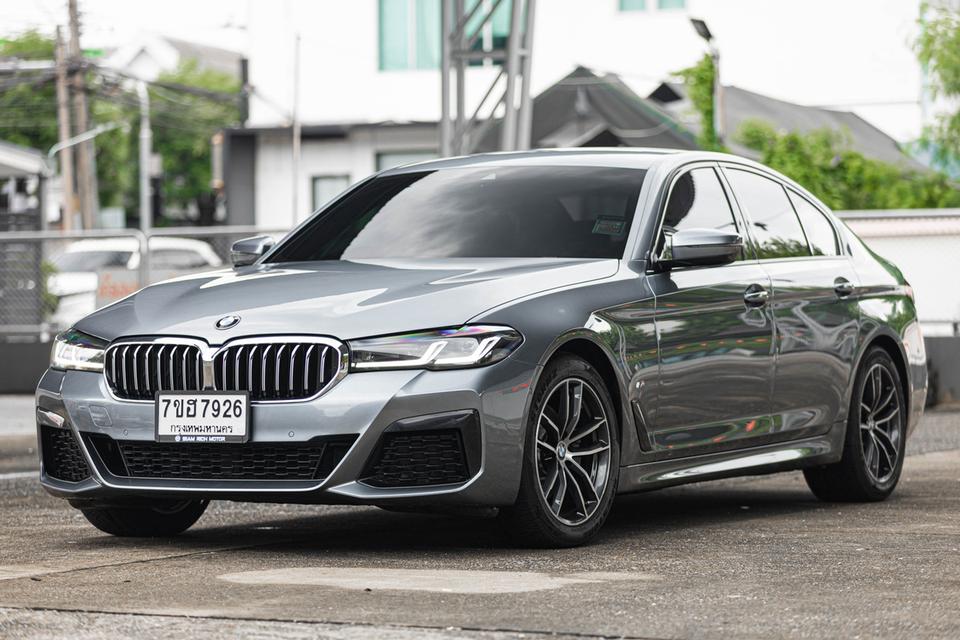 BMW 520d M-Sport ปี 2022 สีเทา ประวัติดีเข้าศูนย์ทุกระยะ รถออกศูนย์ Bmw Thailand รถเจ้าของเดียว