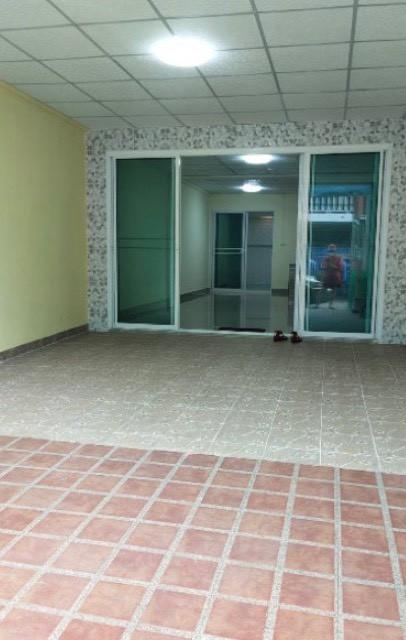 ขายทาวน์เฮ้าส์ 2 ชั้น รีโนเวทใหม่ทั้งหลัง หมู่บ้านฉัตรแก้ว ถนนแฮปปี้แลนด์ ใกล้เดอะมอลล์บางกะปิ โลตัสบางกะปิ ตลาดบางกะปิ 3