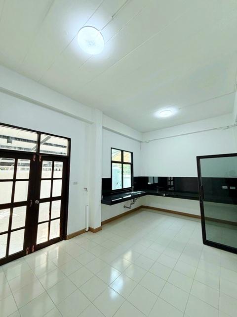 7นอน เซ็นทรัล บางนา 1.8 กม. ไบเทค บางนา 900ม ใหญ่มาก ทาวน์โฮม 4 ชั้น 20 ตร.ว 288 ตร.ม BTSบางนา 1.2กม. 2