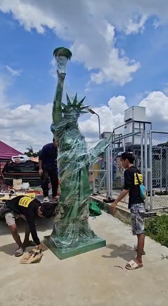 หุ่นตั้งโชว์ เทพีเสรีภาพ Statue of Liberty สูง3เมตรกว่า สภาพใหม่มือหนึ่ง สีเขียว รูปที่ 8