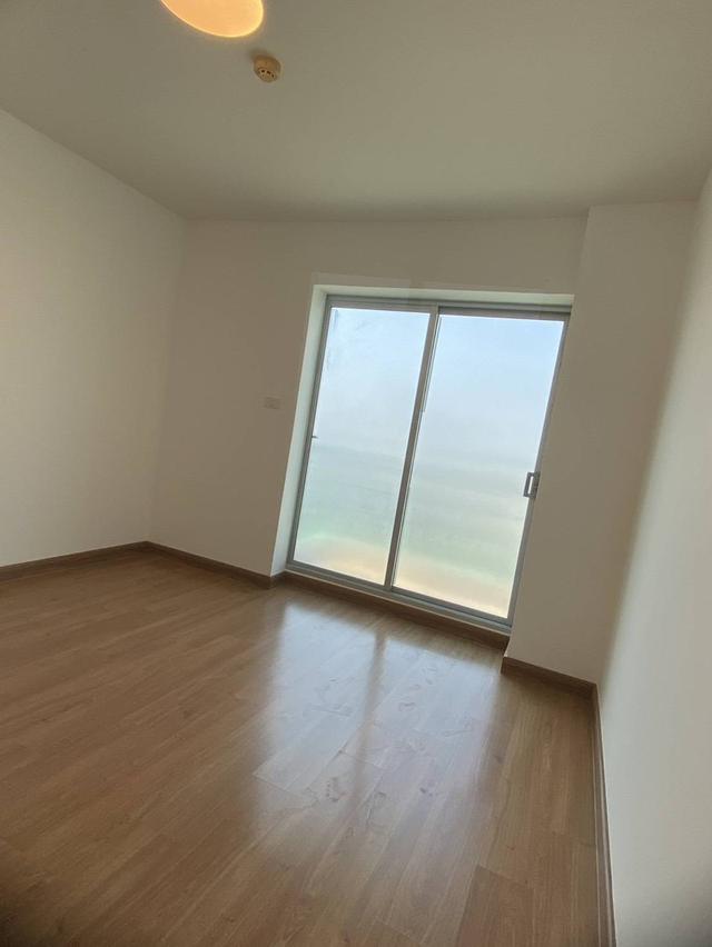 Sell by owner hard up for cash 750 m from MRT. 1