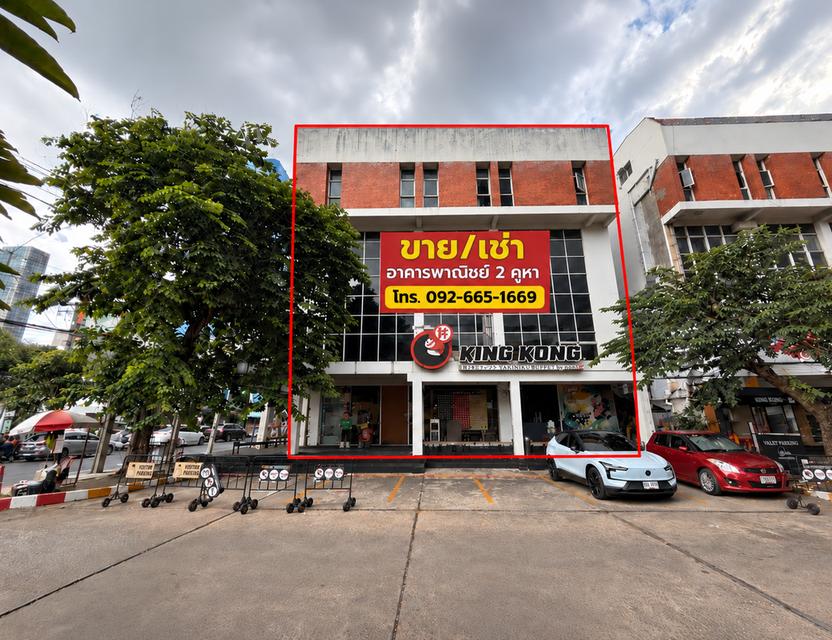 ขายอาคารพาณิชย์ 2 คูหา 4 ชั้น+ชั้นลอย ติดถนนเอกมัย (สุขุมวิทซอย 63) อาคารสวยพร้อมดำเนินกิจการต่อ มีที่จอดรถ 3
