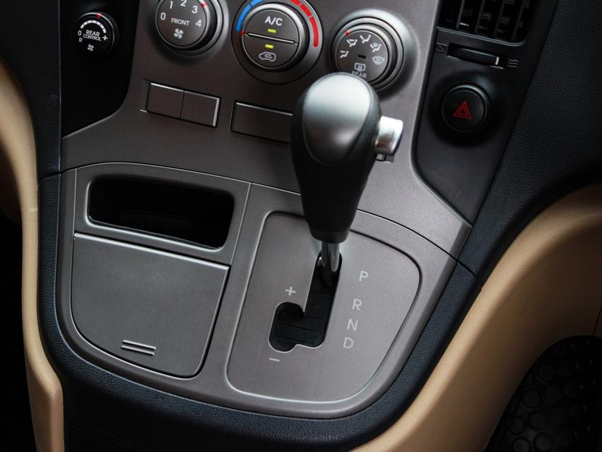 HYUNDAI H1 2.5 ELITE 2014  17