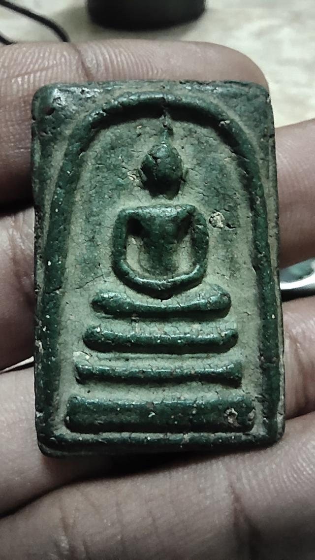 พระสมเด็จวัดระฆัง พิมพ์พระประธานเชียงแสนเก้าตื้อ เนื้อเขียวเก่าๆ ยุคปลายมวลสารครบๆกระจายทั่วองค์พระ