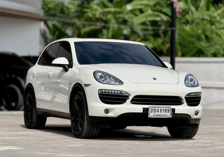 ปี 2012 PORSCHE CAYENNE S​, 3.0 S HYBRIDโฉม CAYENNE​ S​ HYBRID​ สีขาวเครื่องยนต์​เบนซิน​/ไฟฟ้า  6