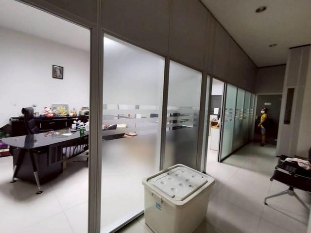 โฮมออฟฟิต บ้านกลางเมือง ติดถนนศรีนคริน ให้เช่า ติดรถไฟฟ้าสีเหลือง 2