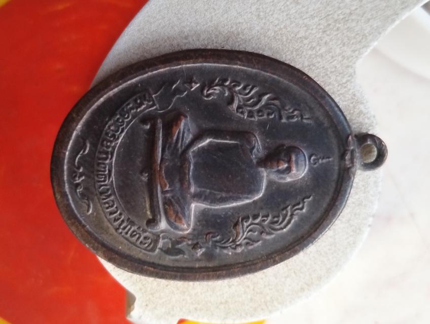 เหรียญรูปไข่ทองแดงรมดำหลวงปู่โต๊ะปี 2510 รูปที่ 3