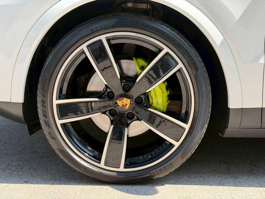 Cayenne 4E Hybrid SUV รูปที่ 3