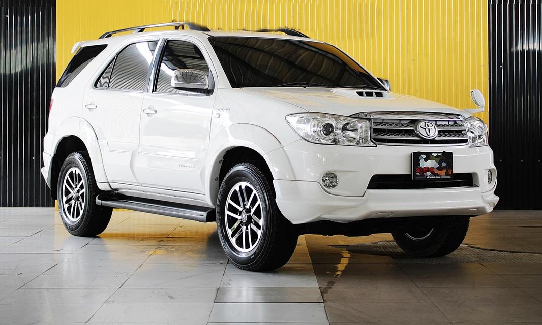 2007 Toyota Fortuner 3.0 TRD 4WD AT สีขาว รูปย่อยที่ 4