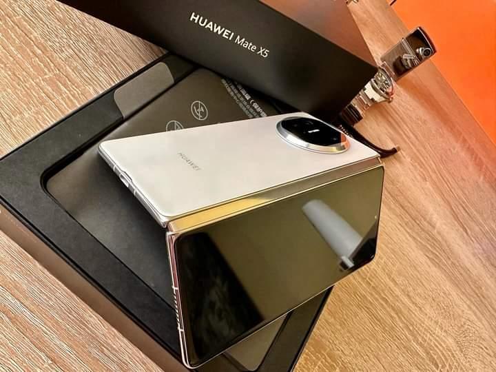 Huawei Mate X5 3