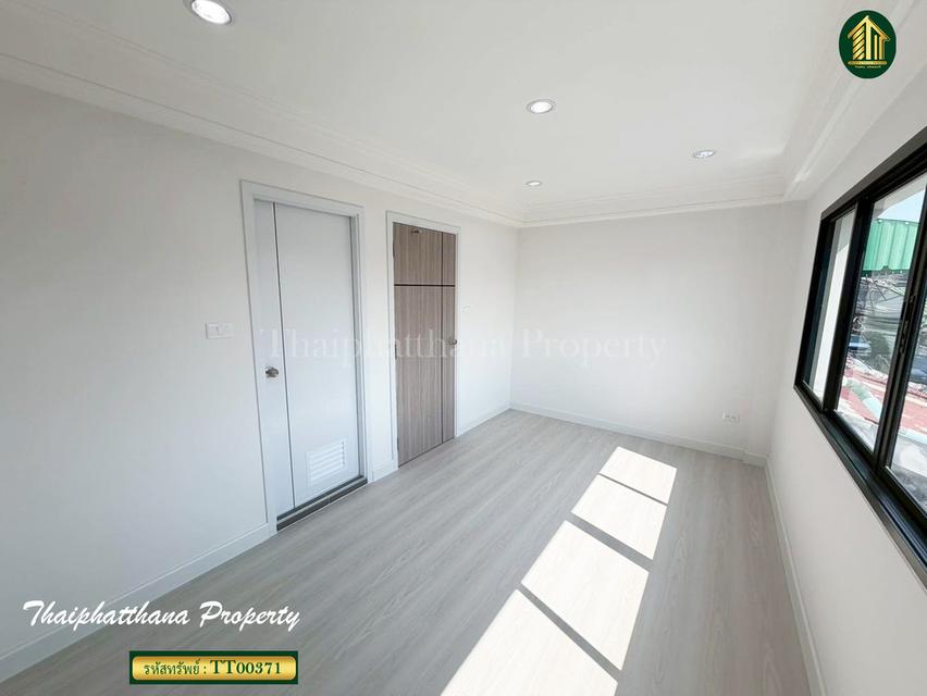 ทาวน์โฮม 3 ชั้น ซอยนาคนิวาส ลาดพร้าว 10