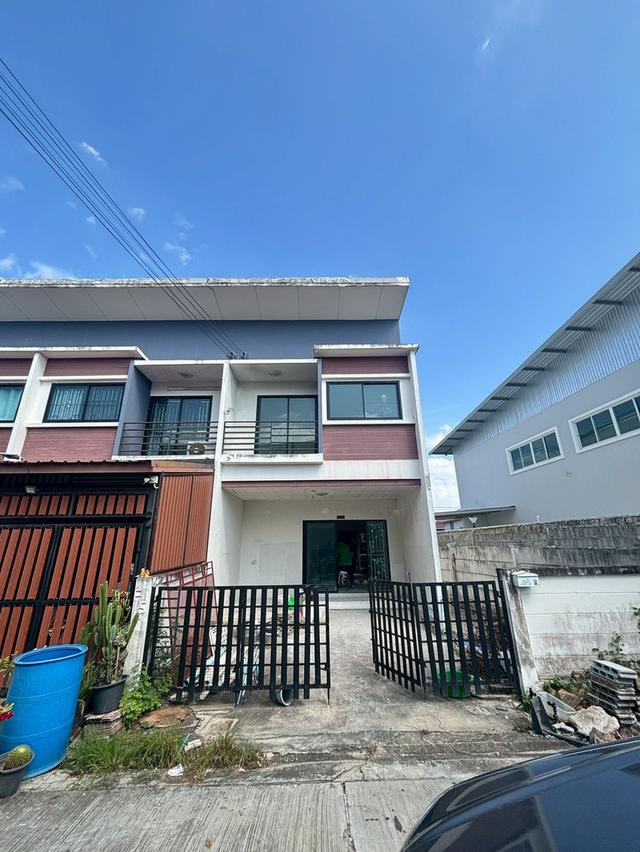 ขายทาวน์โฮม หมู่บ้านมณฑล 6  พุทธมณฑลสาย 4  หลังมุม  💥รีโนเวทใหม่ทั้งหลัง 💥ใกล้เดอะโฟร์ทสาย4  ราคาคุ้มที่สุดในโครงการ  2
