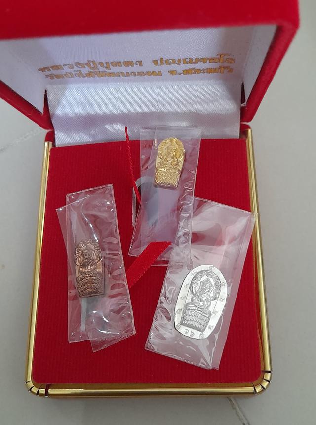หลวงปู่บุดดา เหรียญปรกใบมะขาม ชุดกรรมการ เนื้อทองคำ เงิน นาค  4