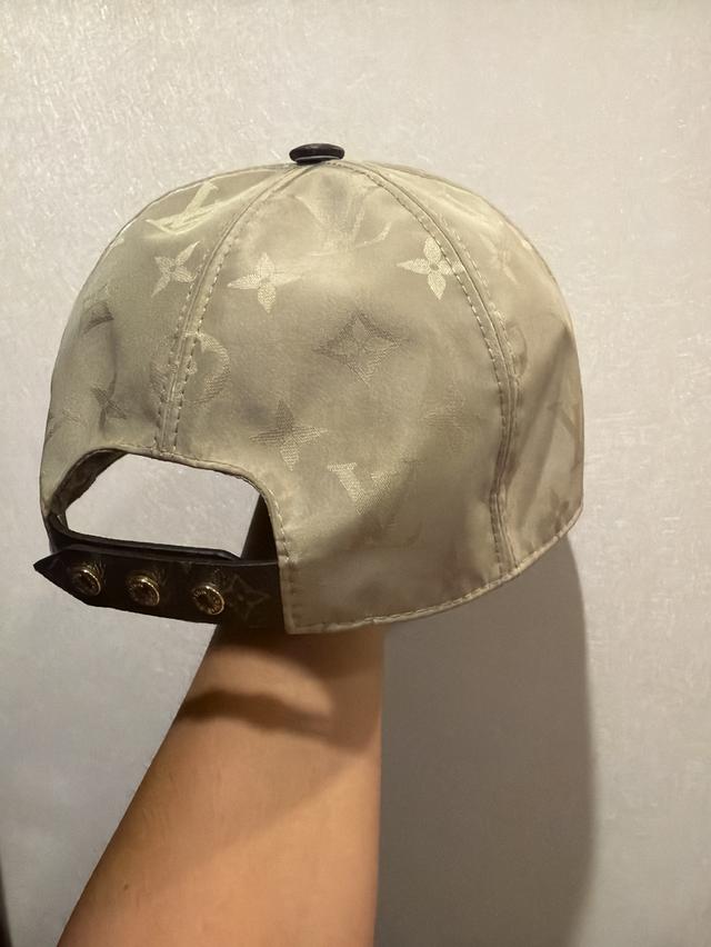 Brown Louis Vuitton cap for collectors 3