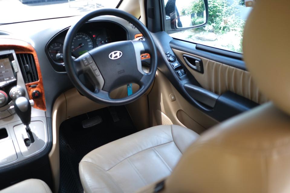 ขาย Hyundai H1 2.5Deluxe ปี15 12