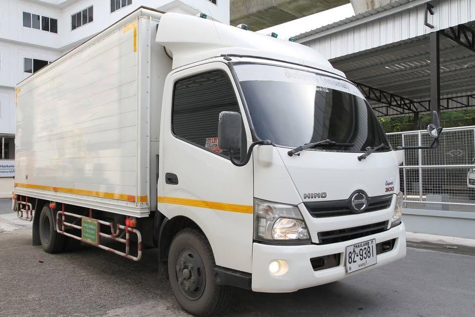 2012 รถบรรทุก 6 ล้อ Hino XZU720R 1