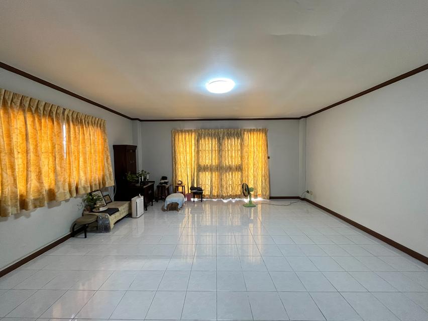 ขายถูก ทาวน์เฮ้าส์ 4 ชั้น บ้านสวนซื่อตรง ลาดพร้าว 87 ซอยประดิษฐมนูธรรม ซ. 10 ถนนเลียบทางด่วนรามอินทรา เขตวังทองหลาง กทม. 12