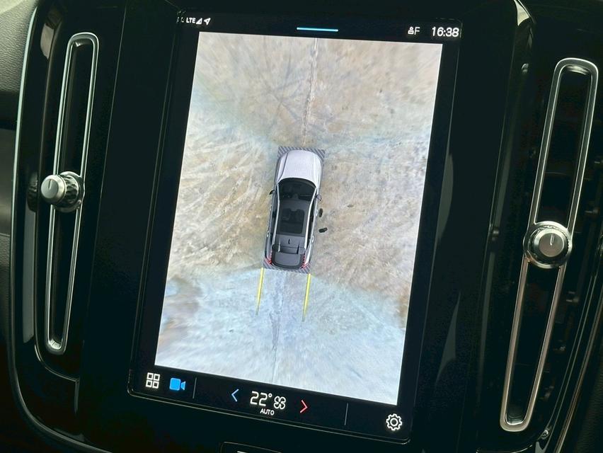 Volvo C40 TwinMotor 2023• Mileage: 28,000 km 19