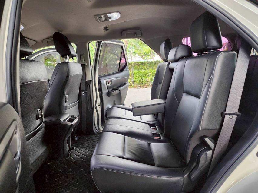 Toyota Fortuner 2.4 V 4WD AT ปี 2021 17