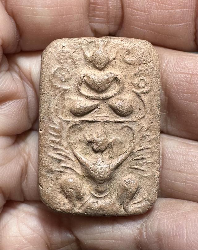 พระพระเนื้อดิน ทรงครุฑ