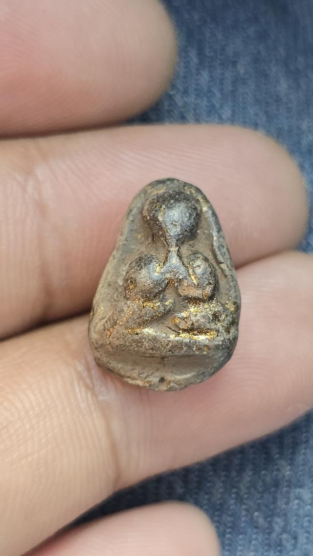 พระปิดตาเนื้อผงคลุกรัก