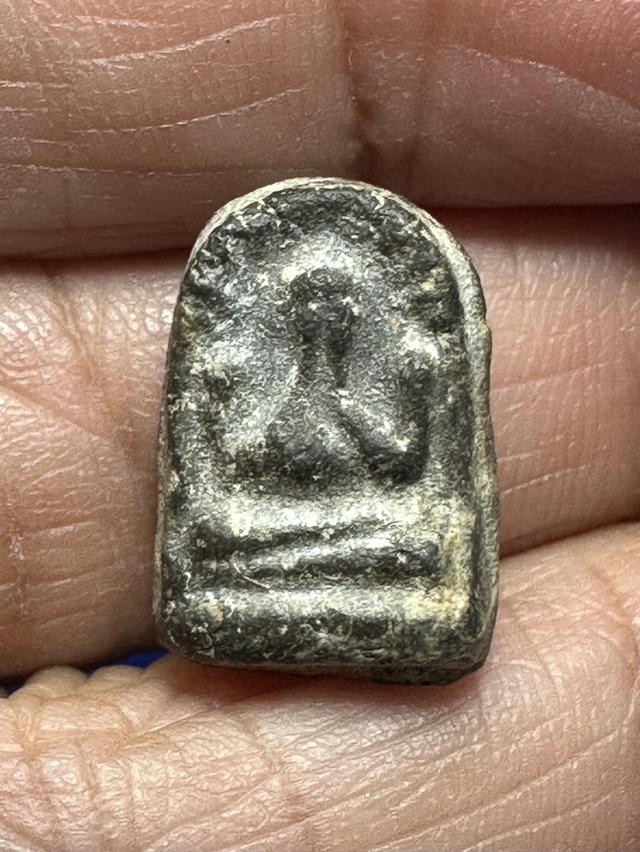 พระปิดตา เนื้อผงกรุวัดท้ายตลาด