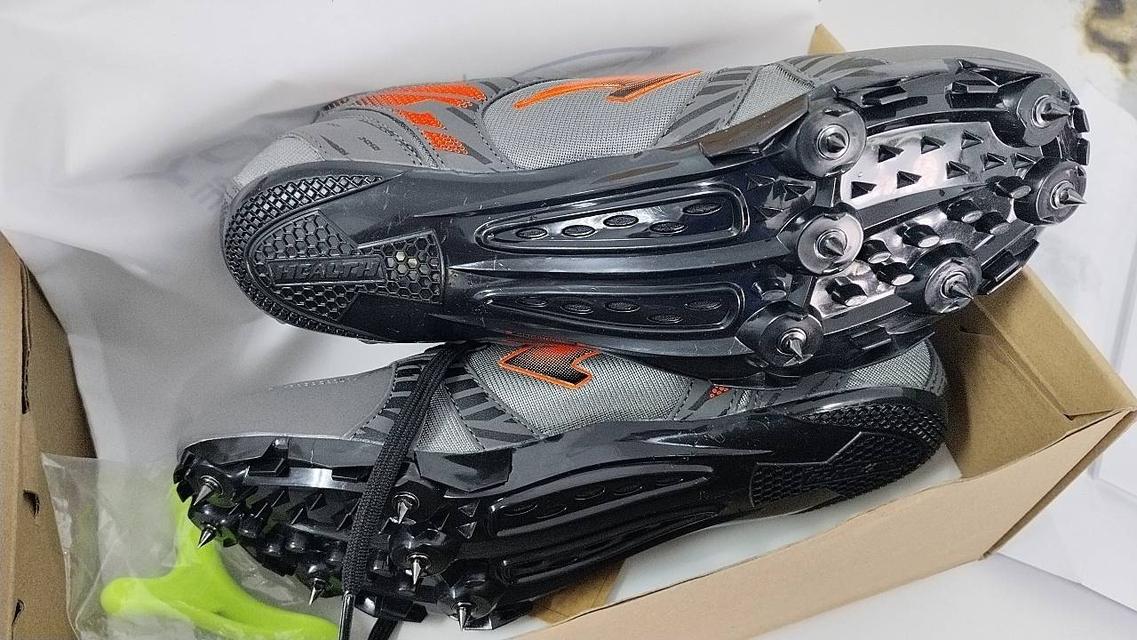 รองเท้าวิ่งตะปู Grand Sport เบอร์ 40