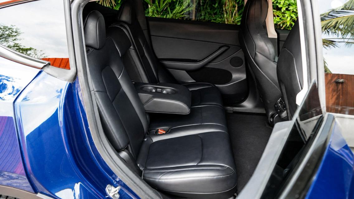 Tesla Model Y Performance AWD 2022 สีน้ำเงิน รูปที่ 9