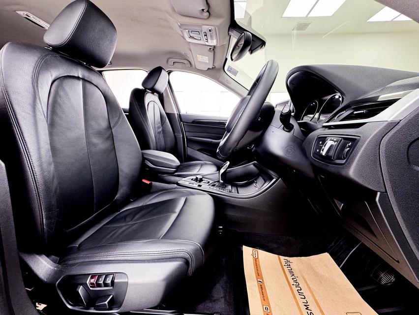 BMW X1 1.5 sDrive18i ICONIC F48 ปี2020 สีขาว รูปที่ 13