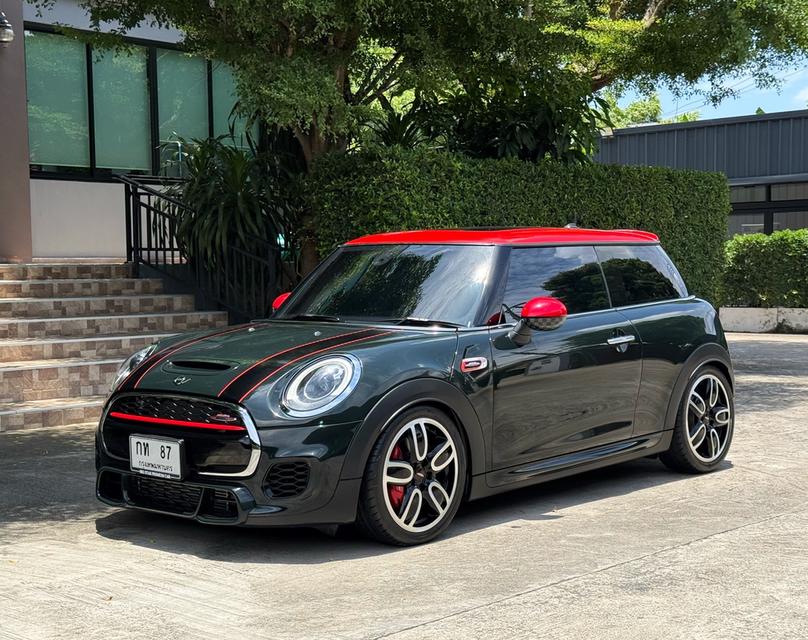 2017 MINI JOHN COOPER WORKS ( แท้ ) รถมือเดียวออกป้ายแดง รถวิ่งน้อย เข้าศูนย์ตามระยะ ไม่เคยมีอุบัติเหตุครับ