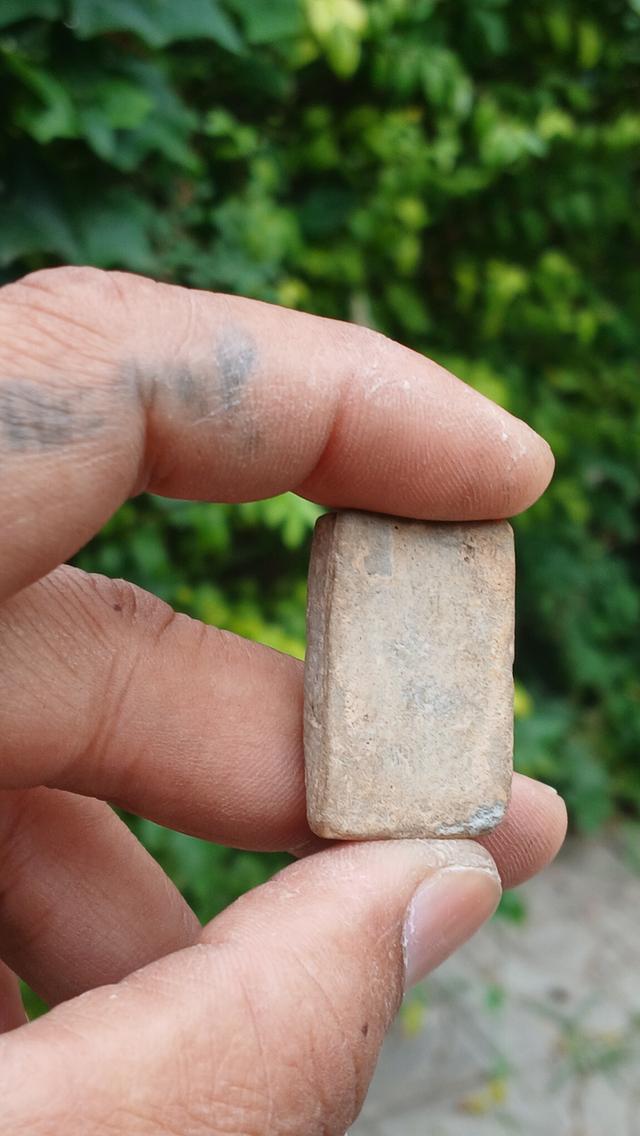 พระปิลันทน์ วัดระฆัง พิมพ์พระโมคคัลลาน์-พระสารี บุตร เนื้อเทา ลงกรุ กรุงเทพฯ