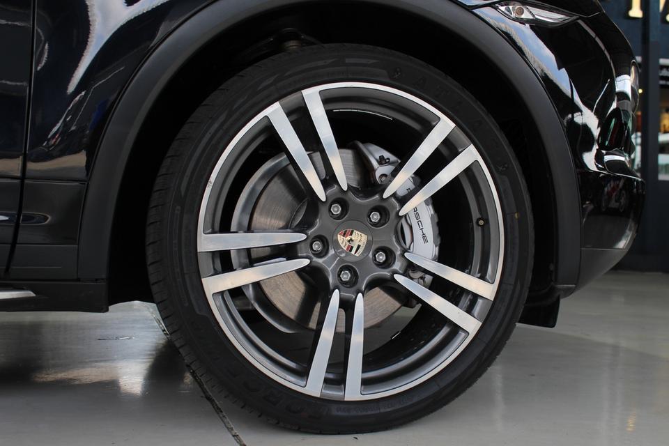 รหัสรถ JRS938 เข้าใหม่สวยจัด กับ Porsche Cayenne Hybrid 2013 9