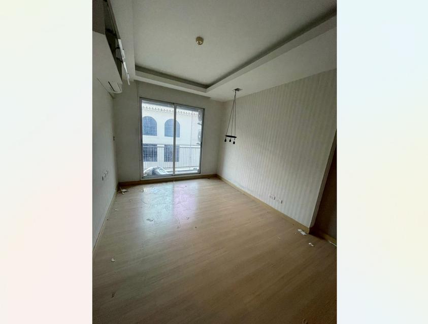 Condo Thru Thonglor (ขายต่ำกว่าราคาตลาดเยอะ เพียง 2.2 ลบ.) ห้อง 36 ตารางเมตร 1 ห้องนอน ชั้น4 พร้อมเข้าอยู่ 4