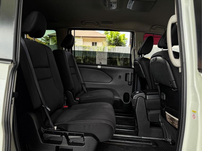 รหัสรถ WRT6854 2017 NISSAN SERENA HYBRID 2.0 X สีขาว 14