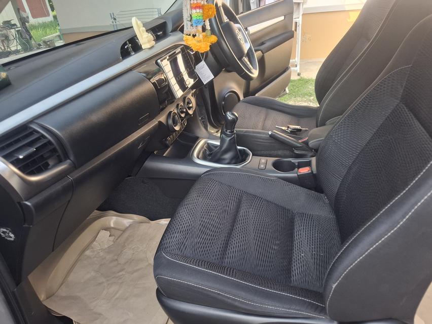 รถยนต์กระบะ โตโยต้ารีโว่ดับเบิ้ลแคป ตัวE ปี2017  ออกศูนย์ป้ายแดง เจ้าของขายเอง รูปที่ 8