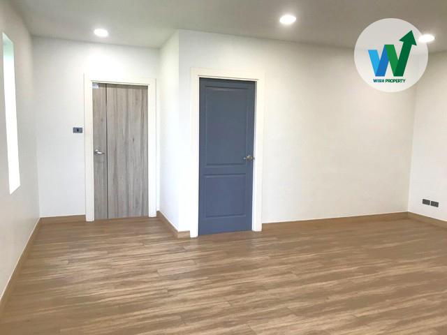 ให้เช่าโฮมออฟฟิศ 4 ชั้นหลังมุม ใหม่เอี่ยม ต่อเติมครบ 3 ห้องนอน 4 ห้องน้ำ 5 แอร์ 3 ที่จอดรถ ใกล้รถไฟฟ้าสถานีคู้บอน 7