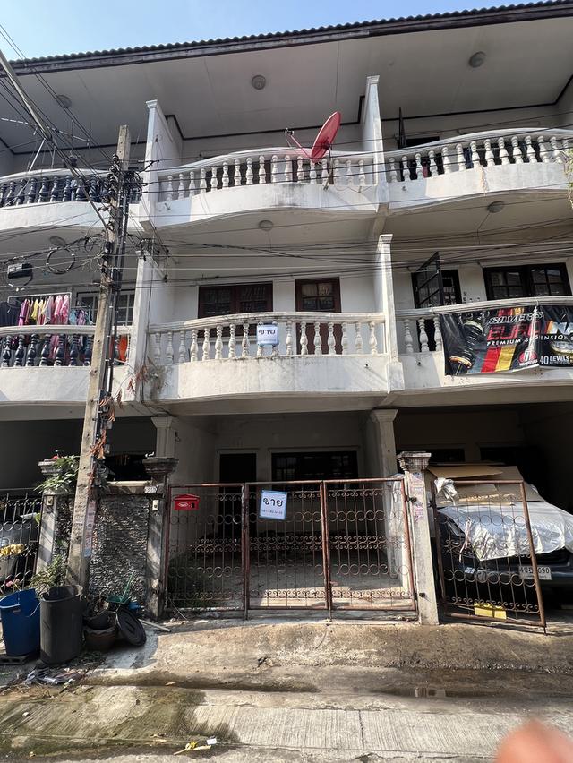 🧨 ถูกเหมือนได้เปล่า! ทาวน์เฮ้าส์ 3 ชั้น พื้นที่เยอะ จอดรถ 2 คัน 🚗 ม.อมรชัย 3 ซอย 7 เพียง 1.65 ลบ. 🔥 เจ้าของใจดี ฟรีโอนทุกบาท! 1