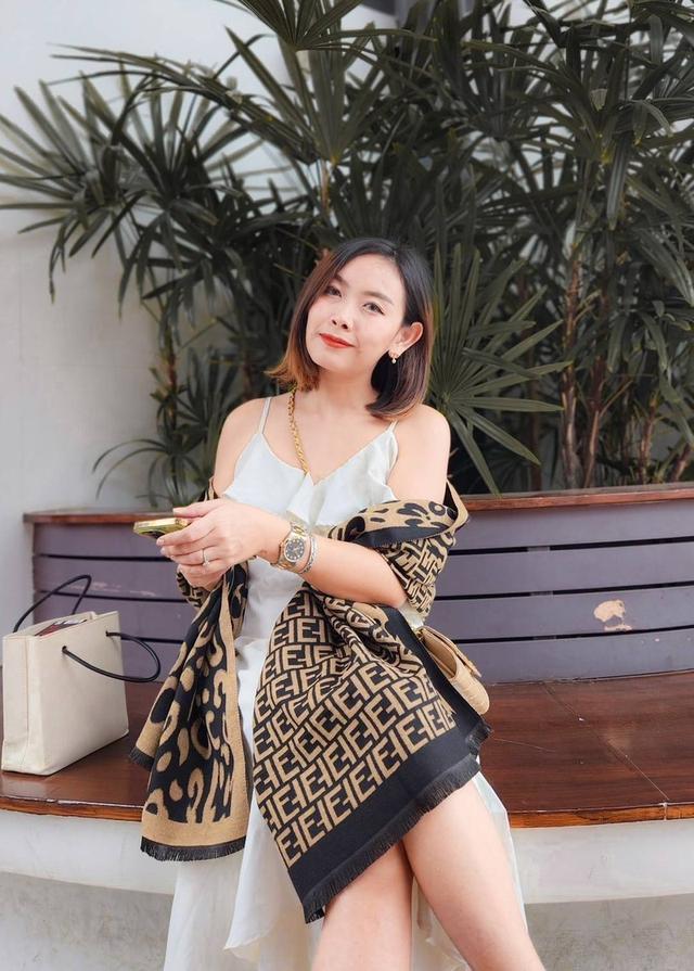 ผ้าคลุมไหล่Fendi