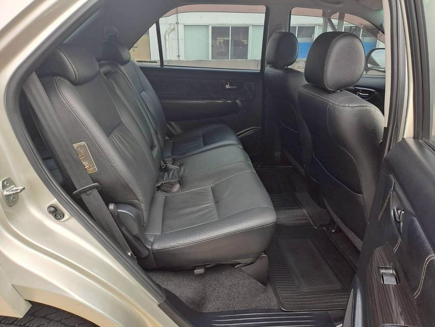 Toyota Fortuner 3.0 V  2WD รุ่นท็อป ปี2015 สีเทา มือเดียวจากป้ายแดง เข้าศูนย์ตลอด ไมล์แท้ 11