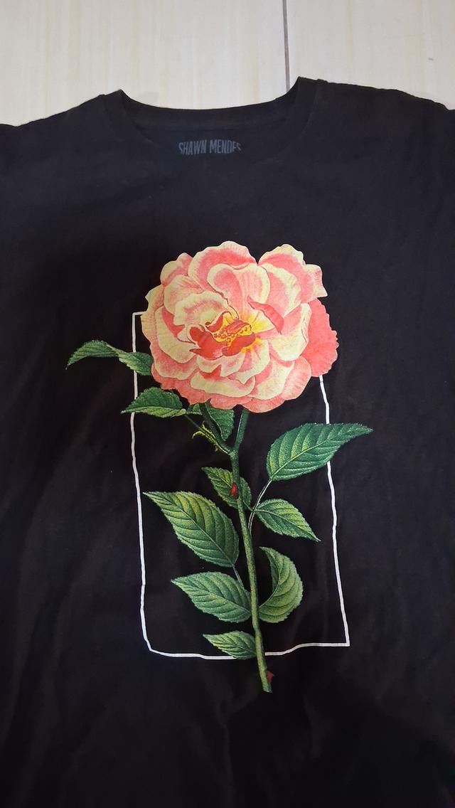 เสื้อยืดวินเทจมือสอง สีดำ Vintage 2019 Shawn Mendes The Tour Concert T-Shirt Unisex XLarge Flower Graphic มือสองสภาพดี ลายสกรีนสวยสไตล์เสื้อทัวร์ รูปที่ 2