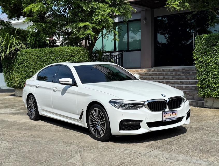 2020 BMW 530e MSPORT รถมือเดียวออกป้ายแดง รถวิ่งน้อย รถเข้าศูนย์ตามระยะ ไม่เคยมีอุบัติเหตุครับ