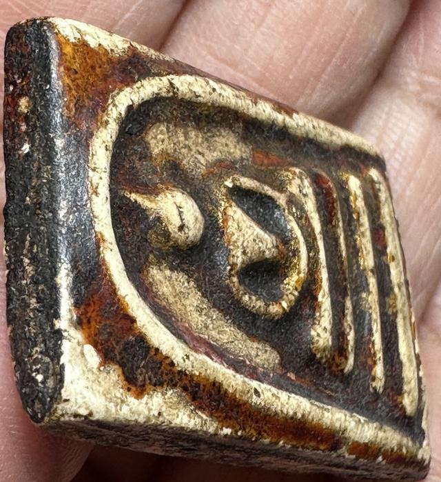 พระสมเด็จพิมพ์ใหญ่ มีคราบลงชาด ทอง เดิม 6